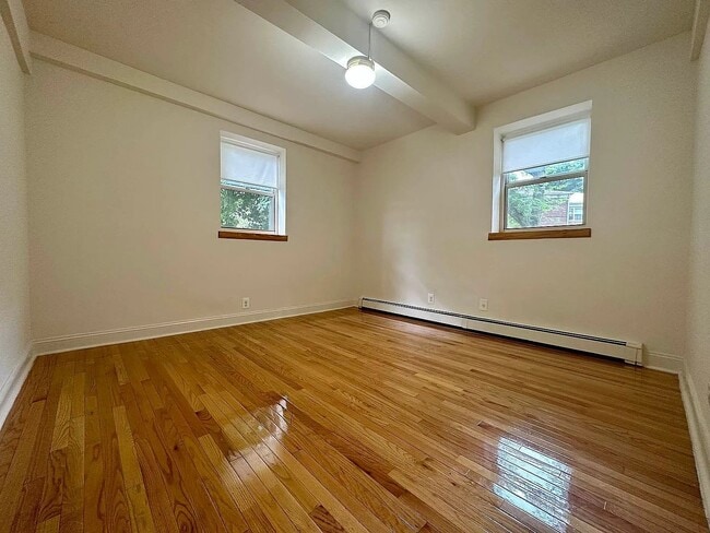 Building Photo - 476 Howard Ave