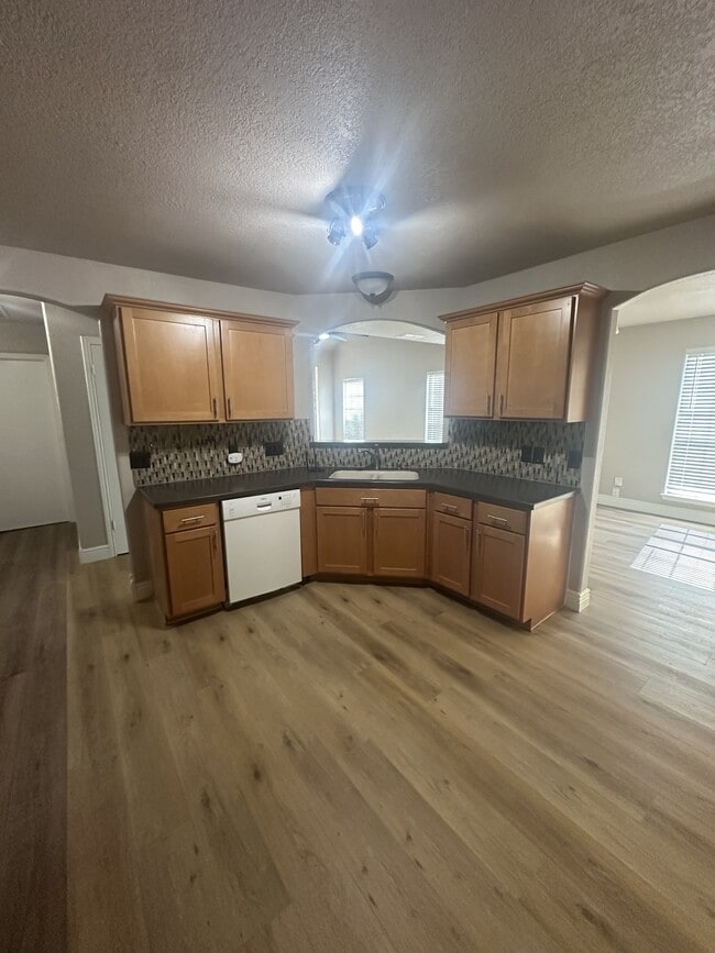 Building Photo - 701 Meadow Top