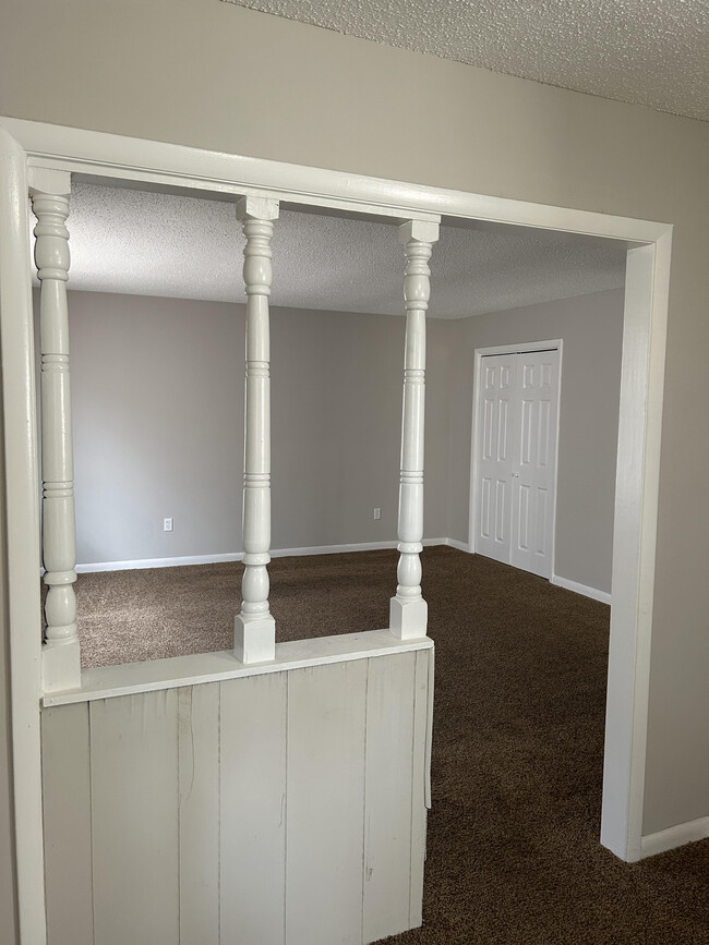 Building Photo - 208 Ridgewood Ave