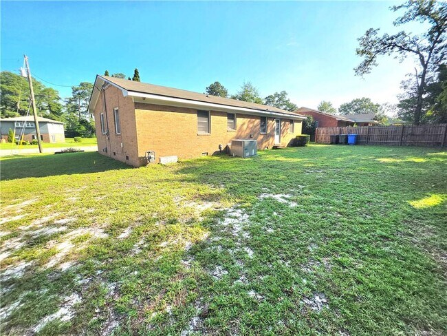 Building Photo - 111 Chloe Dr
