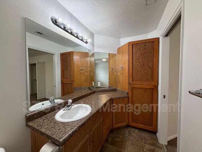 Building Photo - 425 E 1050 S