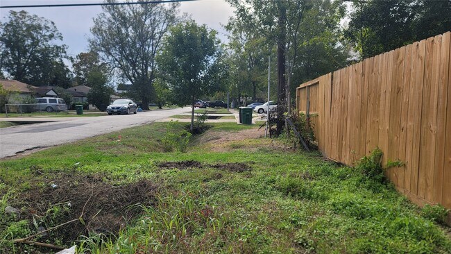 Building Photo - 4034 Dreyfus St