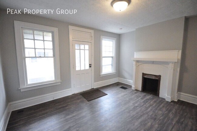 Building Photo - Available Now! Located in the Short North!...