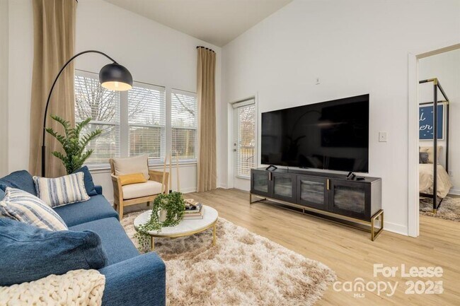 Building Photo - 205 S Kings Dr