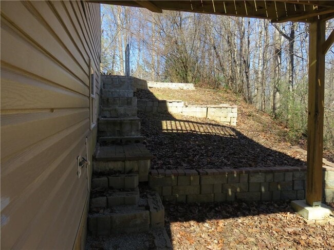 Building Photo - 204 Twin Pines Ct