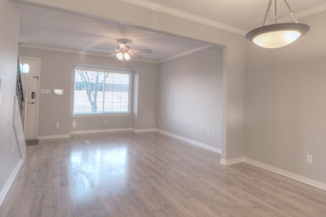 Building Photo - Pet Friendly! Cute 2 Bedroom 1.5 Bath in Midway!!