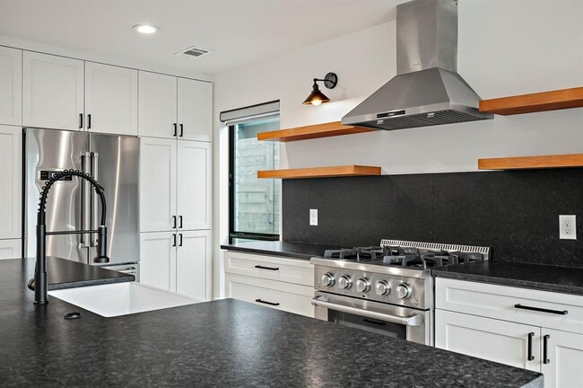 Building Photo - 7700 Manassas Dr