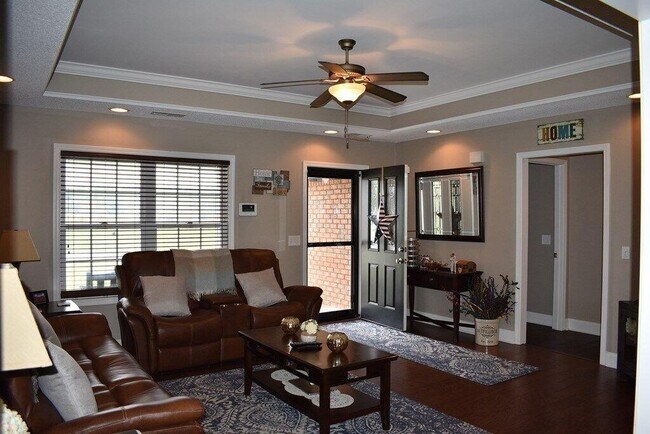 Building Photo - 3950 Cantle Dr