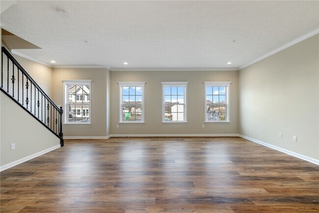 Building Photo - 2858 Canterbury Dr