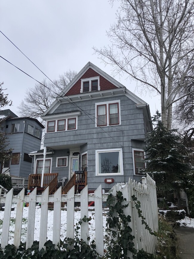 Building Photo - 606 Washington St