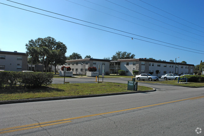 Brookside Square - Brookside Square Apartments