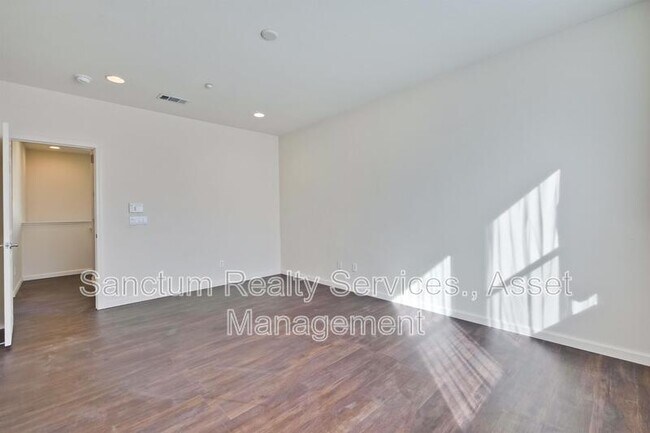 Building Photo - 894 Font Ter