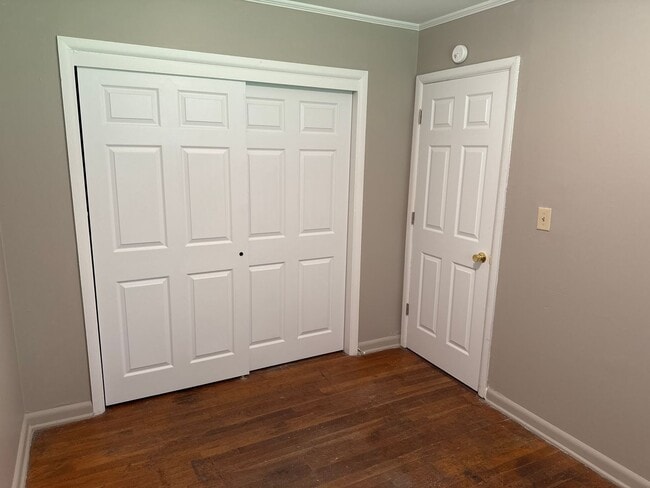 Building Photo - Nice 2 Bedroom 1 Bath bungalow! Garage! $795