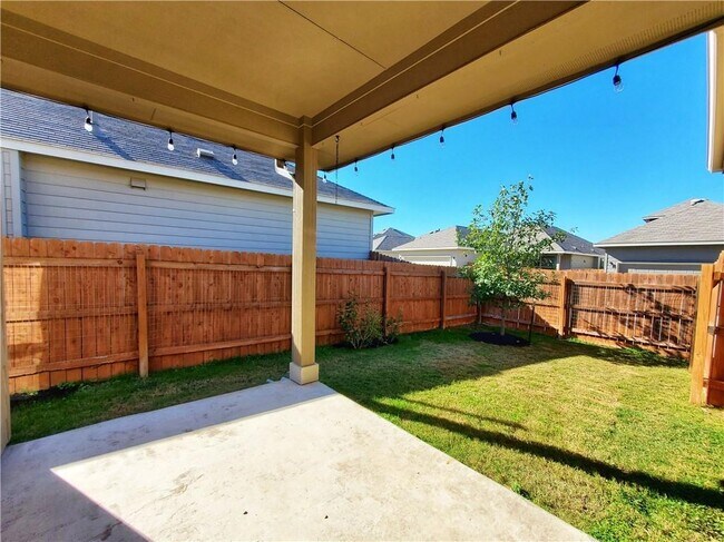 Building Photo - 405 S Brook Dr