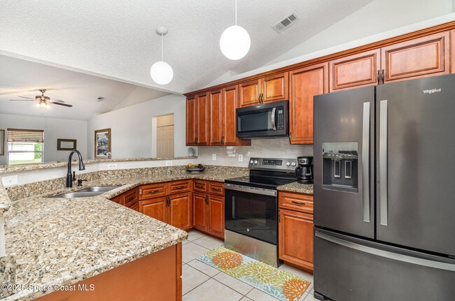 Building Photo - 1410 Vander Ave SE