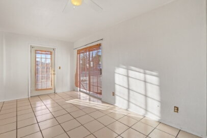 Building Photo - Beautiful Kern Place- 4 bedrooms, 3 baths and Refrigerated AC.