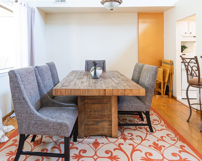 Building Photo - 10 Longstream Ct