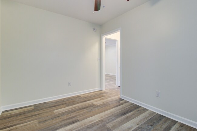 Building Photo - Spacious & Updated 3BR/2BA – North Charleston Living at Its Best
