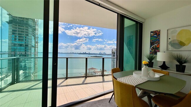 Building Photo - 460 NE 28th St