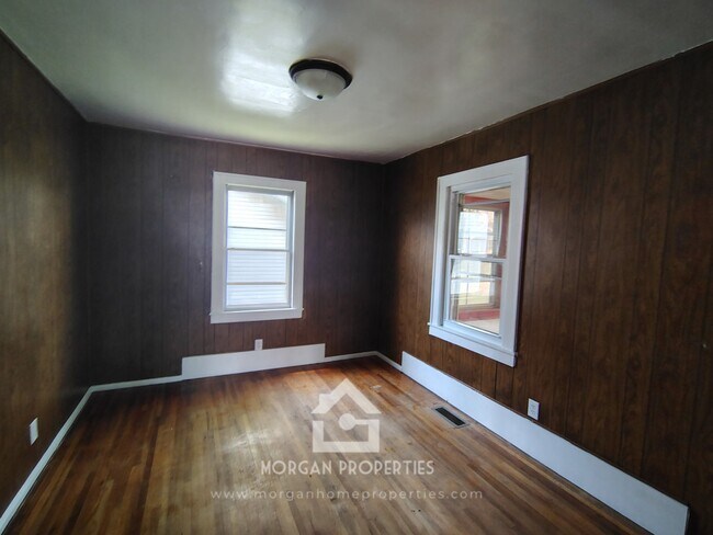 Building Photo - 623 E 27th St
