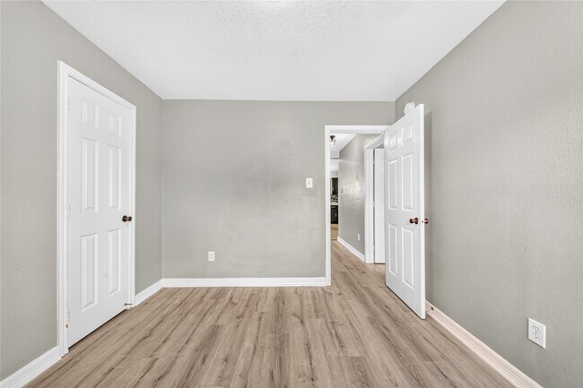Building Photo - 10515 Evergreen St