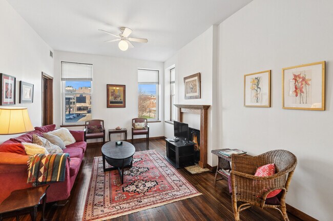 Building Photo - 4057 N Damen Ave