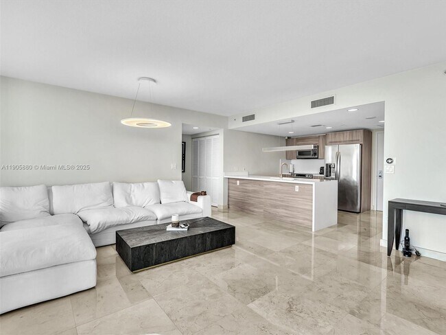 Building Photo - 665 NE 25th St