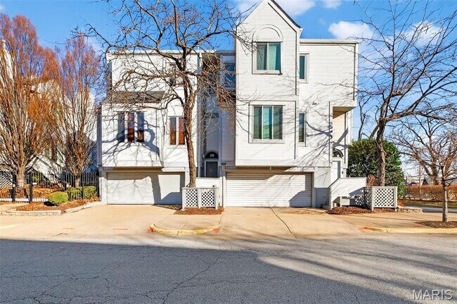 Building Photo - 28 Columbus Square Dr