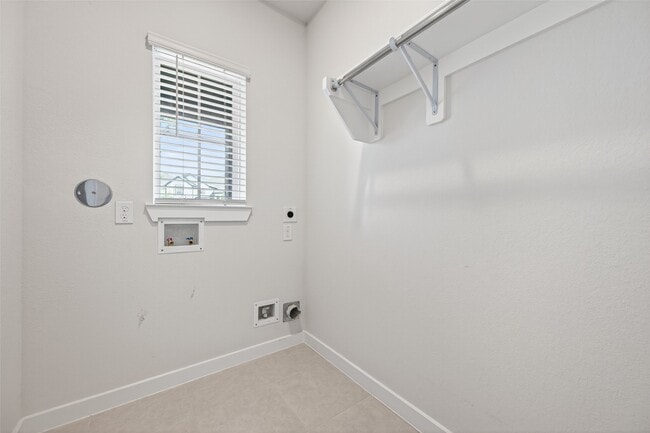 Building Photo - 212 Milas Cv