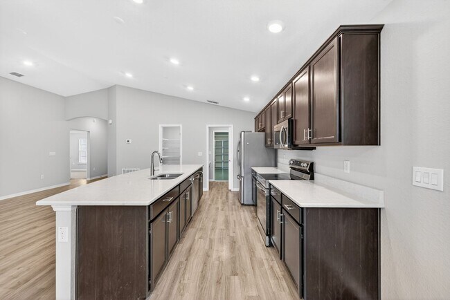 Building Photo - Single-Story 4/2 in Prime Riverview Location