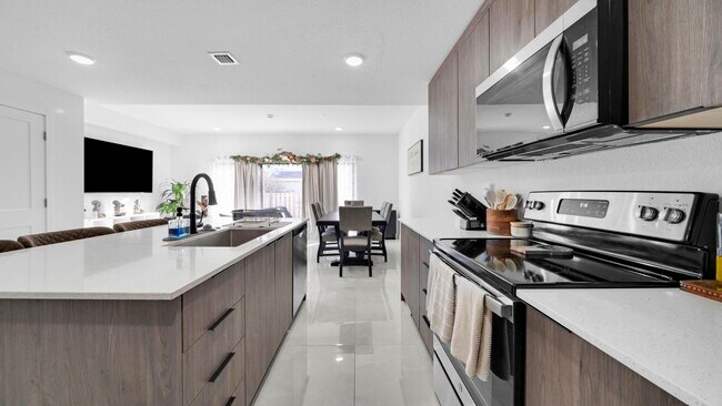 Building Photo - 415 NW 13 Ct