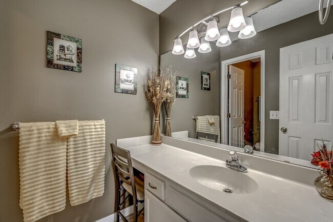 Building Photo - 549 White River Dr