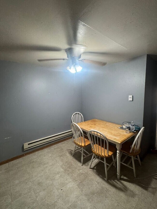 Building Photo - 1671 Maple Ln