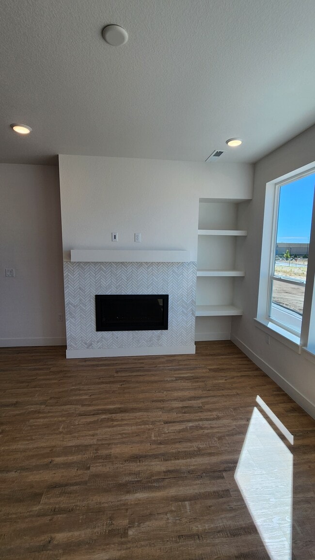Building Photo - 10745 Lewanee Pt