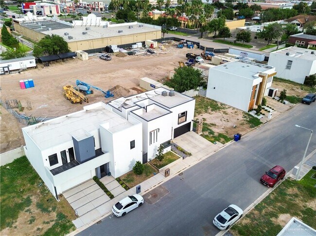 Building Photo - 6706 N 11th Ln