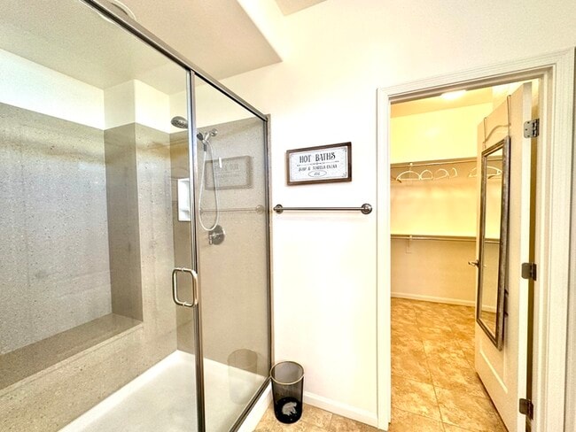 Building Photo - Long Term Fully Furnished 2 Bedroom with D...
