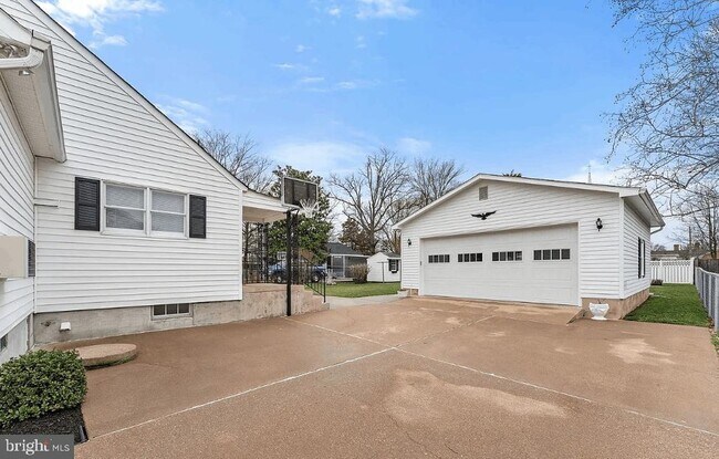 Building Photo - 1406 F St