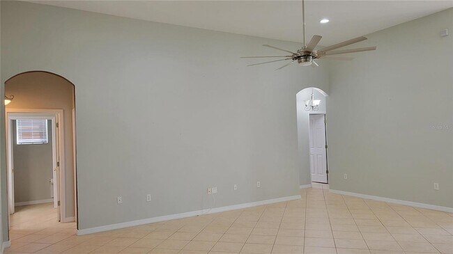 Building Photo - 421 Holly Fern Trl