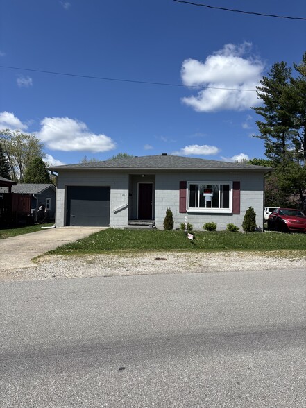 Primary Photo - 866 Harlan St
