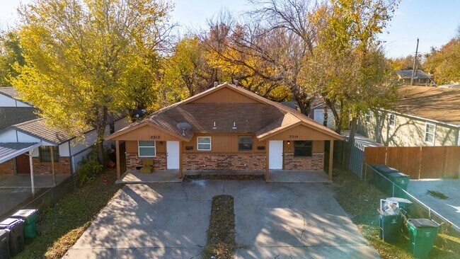 Building Photo - 2214 SW 30th St