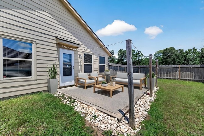 Building Photo - 23718 Water Hickory Dr