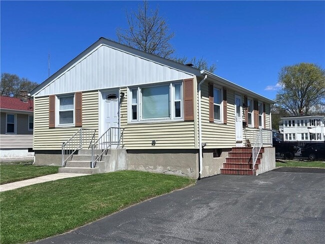 Building Photo - 9 Custer Ave