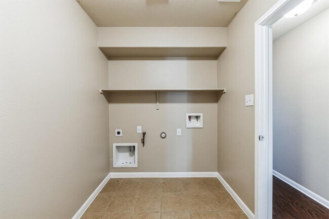 Building Photo - 2519 Nightshade Dr