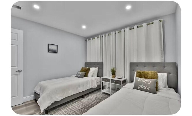 Building Photo - 708 SW 16th Ave