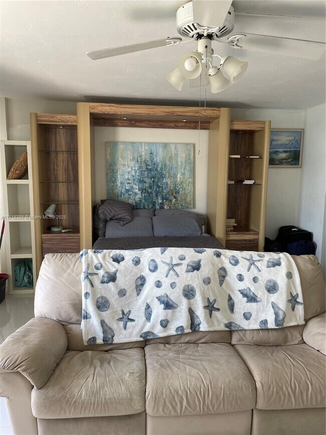 Building Photo - 6484 Indian Creek Dr