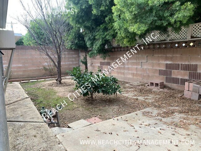 Building Photo - 1021 E Ridgewood St