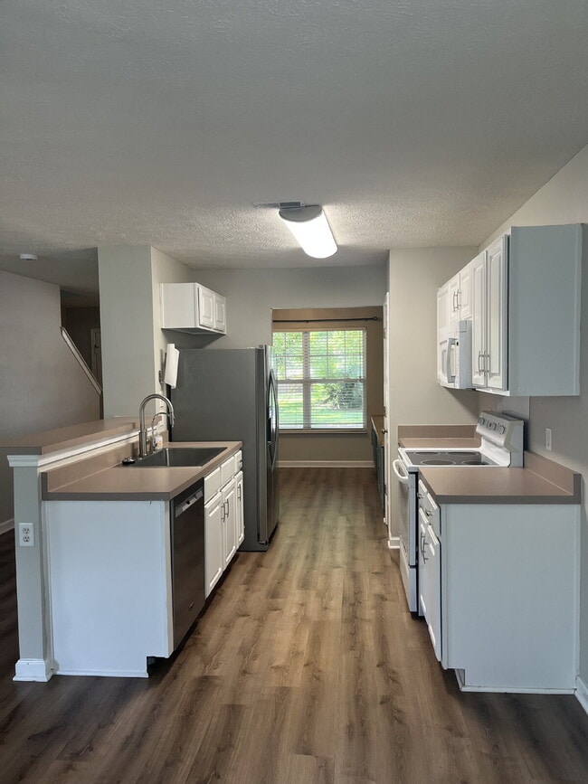 Building Photo - "Spacious 4-Bedroom Gem in Hermitage with 2.5 Baths and 1,824 Sq Ft of Comfort!"