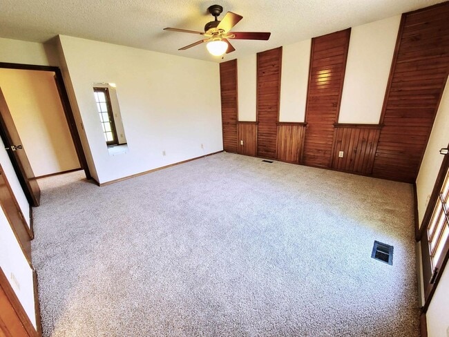 Building Photo - Spacious Living in a Prime Yukon Location