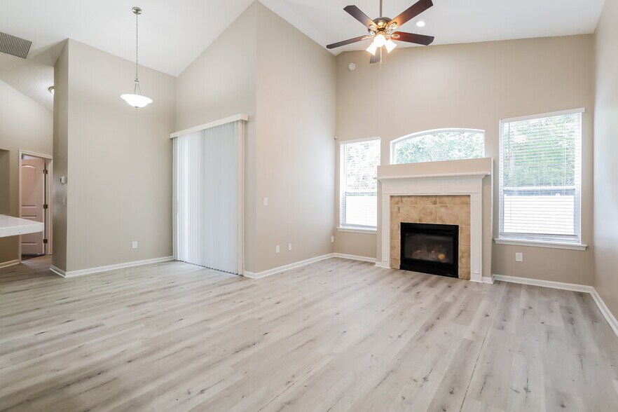 Building Photo - 8895 Canopy Oaks Dr