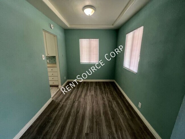 Building Photo - 808 Arville Ave